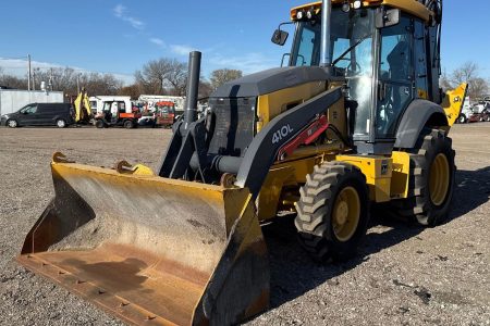 2017 John Deere 410L Backhoe Enclosed Cab 4WD AC/Heat Bucket 94″ Powershift